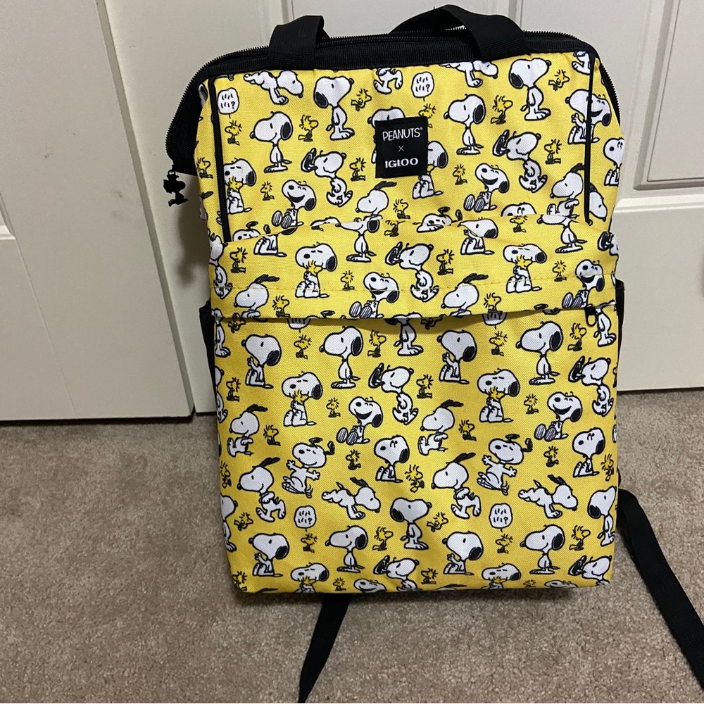 Igloo snoopy backpack cooler. NWOT.